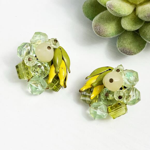 Western Germany Vintage Green Beaded Cluster Clip Earrings - Picture 6 of 10